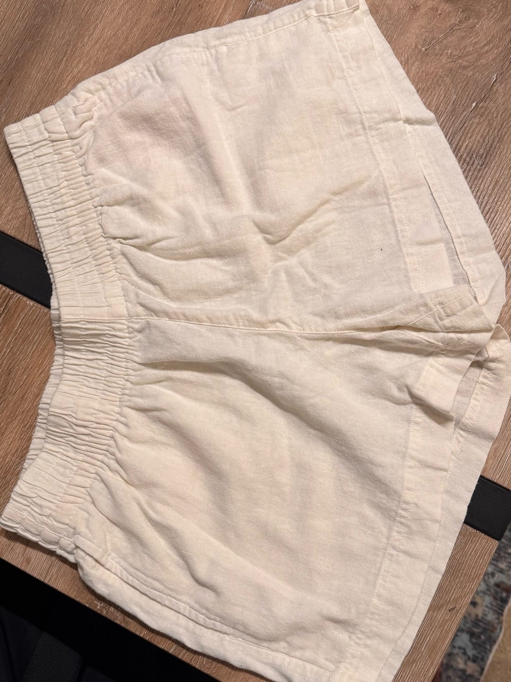 Old Navy Cream Elastic-Waist Linen Blend Women’s Shorts